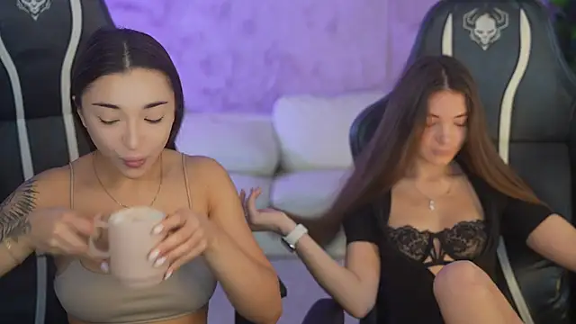 Jasmine Flow online show from October 2025 07:43:02 AM