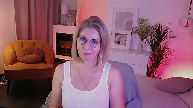 Annie Light online show from October 2025 01:44:01 PM