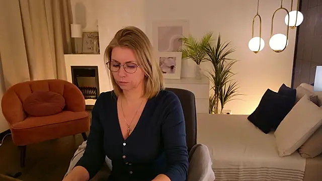 Snapshot of Annie_Light chatting on February 2026 12:31:01 PM Annie Light online show from February 2026 12:31:01 PM