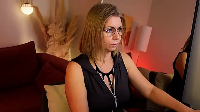 Snapshot of Annie_Light chatting on February 2026 06:39:02 AM Annie Light online show from February 2026 06:39:02 AM