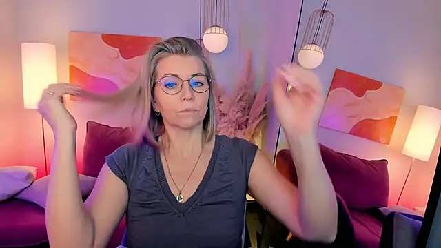 Snapshot of Annie_Light chatting on February 2026 06:39:02 AM Annie Light online show from February 2026 06:39:02 AM