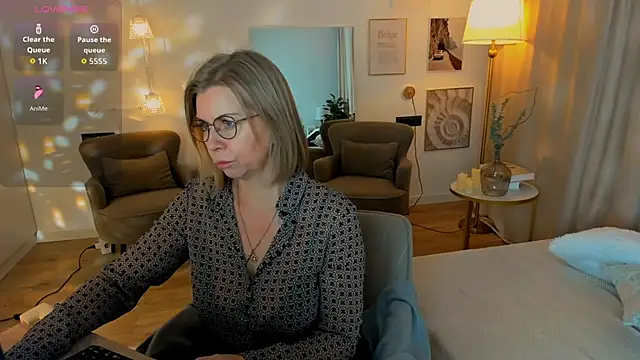 Snapshot of Annie_Light chatting on February 2026 06:22:02 AM Annie Light online show from February 2026 06:22:02 AM