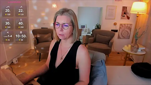 Snapshot of Annie_Light chatting on February 2026 06:34:02 AM Annie Light online show from February 2026 06:34:02 AM