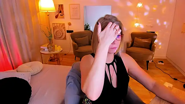 Snapshot of Annie_Light chatting on March 2026 06:08:02 AM Annie Light online show from March 2026 06:08:02 AM