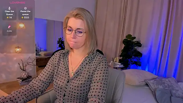 Snapshot of Annie_Light chatting on March 2026 08:36:01 AM Annie Light online show from March 2026 08:36:01 AM