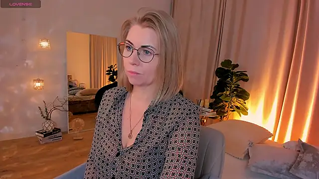 Snapshot of Annie_Light chatting on April 2026 06:55:02 AM Annie Light online show from April 2026 06:55:02 AM