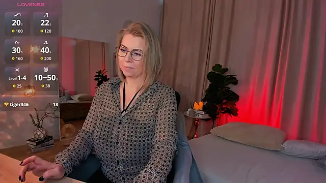 Snapshot of Annie_Light chatting on April 2026 06:58:01 AM Annie Light online show from April 2026 06:58:01 AM