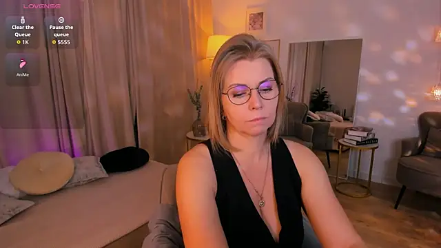 Snapshot of Annie_Light chatting on April 2026 06:58:02 AM Annie Light online show from April 2026 06:58:02 AM