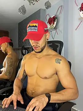 ARON TAYLER01 online show from December 2024 12:38:01 PM