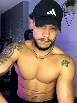 ARON TAYLER01 online show from October 2025 10:22:02 AM