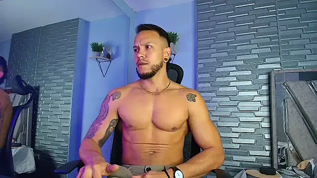 ARON TAYLER01 online show from February 2026 10:30:02 AM