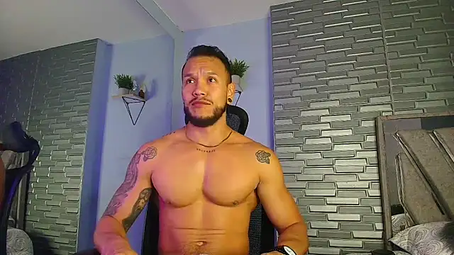 ARON TAYLER01 online show from February 2026 10:33:02 AM