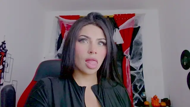 Snapshot of misslombana chatting on October 2025 06:04:02 AM misslombana online show from October 2025 06:04:02 AM