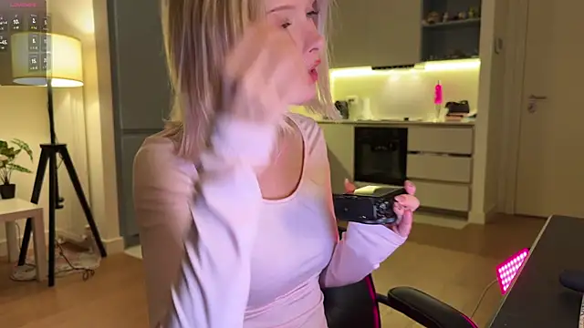 Snapshot of neon_demon chatting on September 2025 08:33:02 PM neon demon online show from September 2025 08:33:02 PM