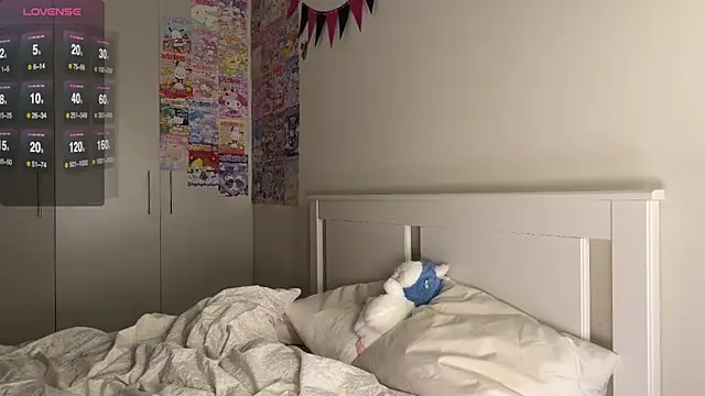 Snapshot of neon_demon chatting on April 2026 07:00:01 PM neon demon online show from April 2026 07:00:01 PM