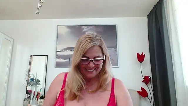 YulliaMilf online show from April 2026 09:37:01 AM