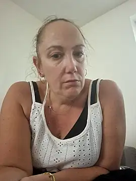 Wisie Cutie online show from September 2025 02:33:02 PM