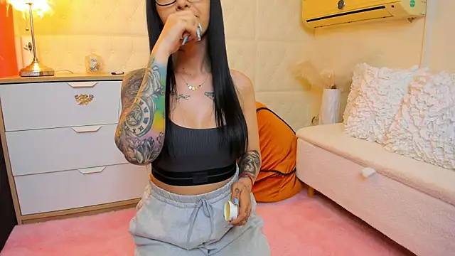 naughtycleo online show from April 2026 02:36:02 AM