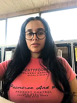 Snapshot of Annya-sweet chatting on May 2026 02:33:01 PM Annya-sweet online show from May 2026 02:33:01 PM