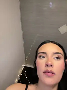 Snapshot of salome_polaniiee chatting on December 2024 08:56:01 AM salome polaniiee online show from December 2024 08:56:01 AM