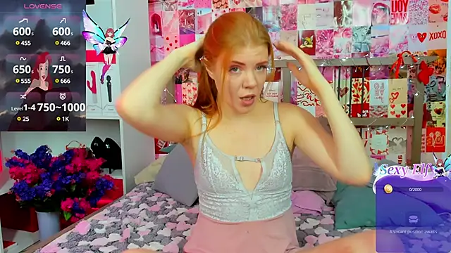 Snapshot of DiWalton chatting on December 2024 11:19:01 AM DiWalton online show from December 2024 11:19:01 AM