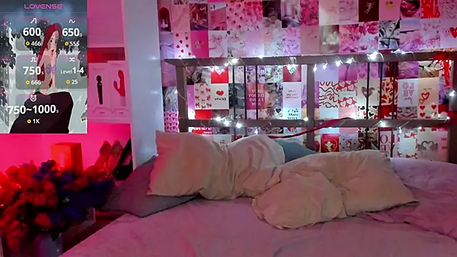 Snapshot of DiWalton chatting on October 2025 12:19:01 AM DiWalton online show from October 2025 12:19:01 AM