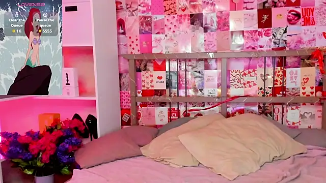 Snapshot of DiWalton chatting on November 2025 04:55:02 AM DiWalton online show from November 2025 04:55:02 AM