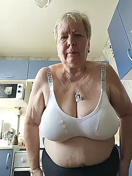 Snapshot of EffectFiona chatting on June 2026 03:50:02 AM EffectFiona online show from June 2026 03:50:02 AM