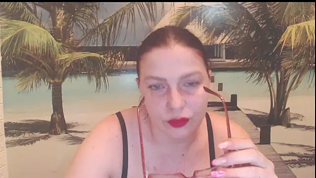 Queen  Natasha online show from March 2026 10:28:01 PM