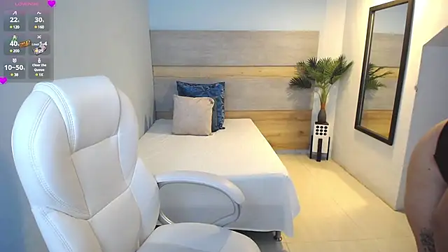 Snapshot of sophia_hadid chatting on December 2024 01:19:02 PM sophia hadid online show from December 2024 01:19:02 PM