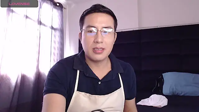 Snapshot of andrewmhilton_ chatting on February 2025 08:05:01 PM andrewmhilton online show from February 2025 08:05:01 PM