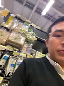 Snapshot of andrewmhilton_ chatting on February 2025 12:10:02 AM andrewmhilton online show from February 2025 12:10:02 AM