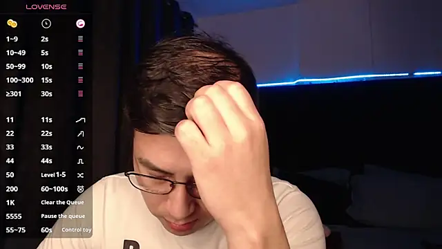 andrewmhilton  online show from November 2025 06:01:01 AM