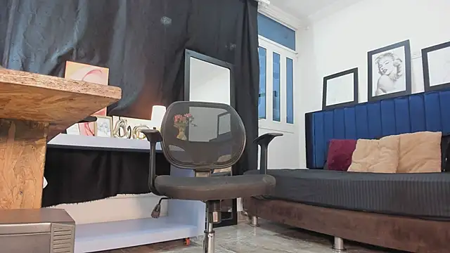 Snapshot of ElizabethBell_ chatting on February 2026 04:20:01 AM ElizabethBell online show from February 2026 04:20:01 AM