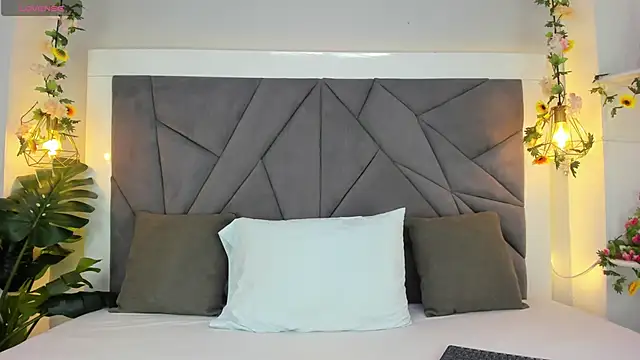 KiarhaTrixie online show from November 2025 03:07:01 AM