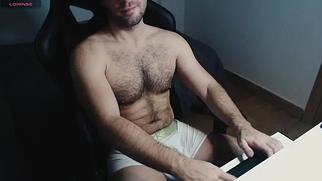 Snapshot of cutehairymacho chatting on March 2025 01:43:01 AM cutehairymacho online show from March 2025 01:43:01 AM