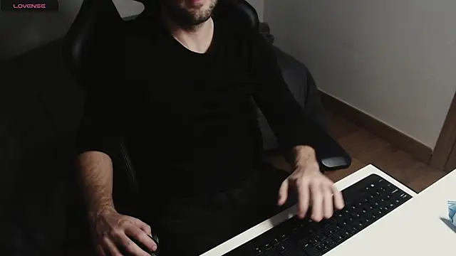 Snapshot of cutehairymacho chatting on March 2025 01:21:01 AM cutehairymacho online show from March 2025 01:21:01 AM