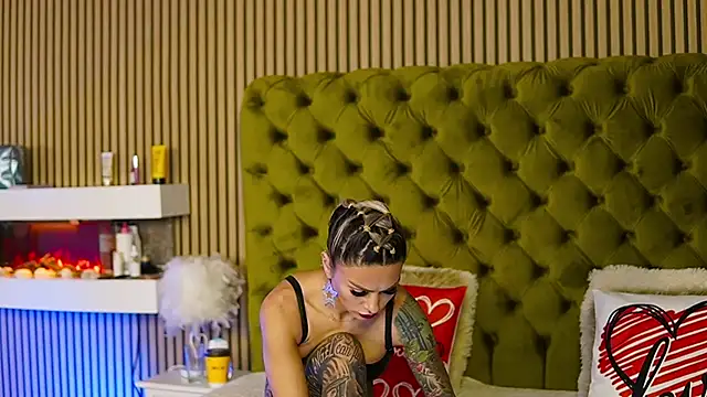 TiffanyMaze online show from February 2025 08:16:02 AM