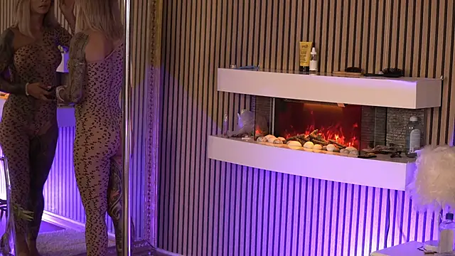 TiffanyMaze online show from September 2025 06:02:01 AM