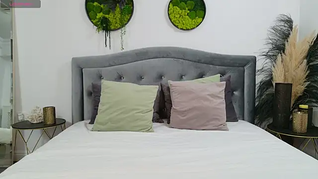 SelineSole online show from February 2025 04:11:02 PM