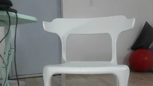 girl squiting online show from September 2025 11:09:01 AM