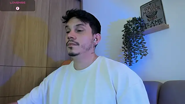 Snapshot of alejandro_stark chatting on May 2026 03:33:01 AM alejandro stark online show from May 2026 03:33:01 AM