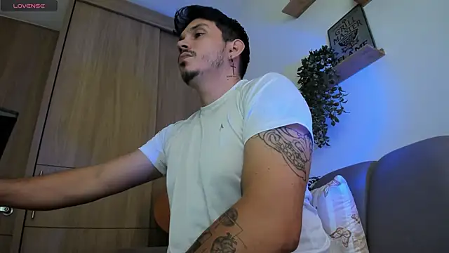 Snapshot of alejandro_stark chatting on June 2026 08:10:02 PM alejandro stark online show from June 2026 08:10:02 PM
