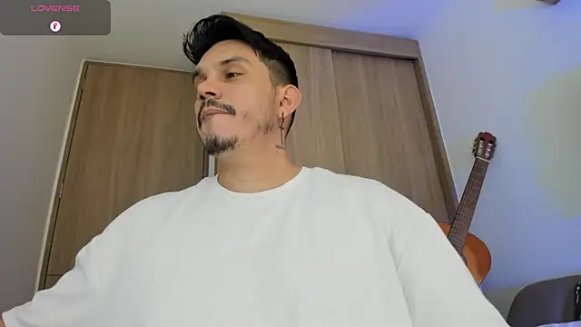 Snapshot of alejandro_stark chatting on June 2026 05:55:02 PM alejandro stark online show from June 2026 05:55:02 PM