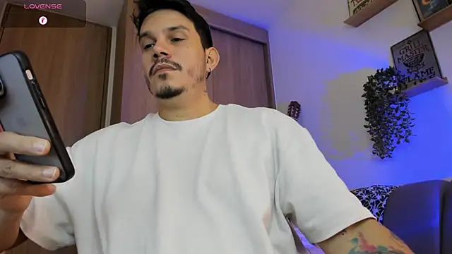 Snapshot of alejandro_stark chatting on June 2026 10:15:01 AM alejandro stark online show from June 2026 10:15:01 AM
