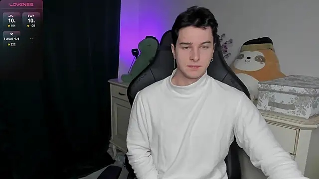 Snapshot of Vincent_Strong chatting on December 2025 01:33:01 AM Vincent Strong online show from December 2025 01:33:01 AM