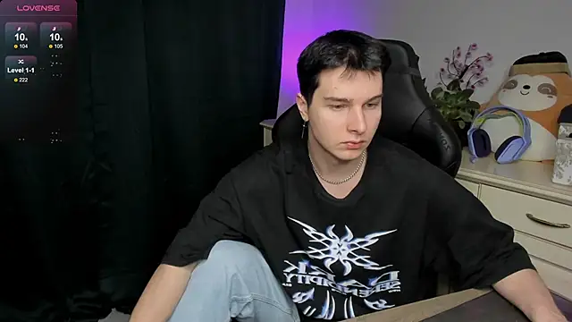 Snapshot of Vincent_Strong chatting on December 2025 08:18:01 AM Vincent Strong online show from December 2025 08:18:01 AM