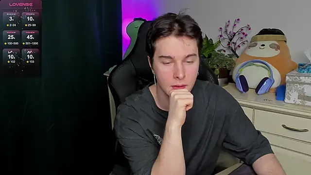 Snapshot of Vincent_Strong chatting on February 2026 01:17:01 PM Vincent Strong online show from February 2026 01:17:01 PM