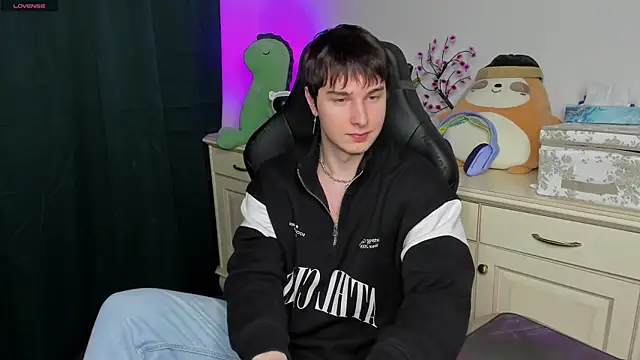 Snapshot of Vincent_Strong chatting on February 2026 06:00:02 PM Vincent Strong online show from February 2026 06:00:02 PM