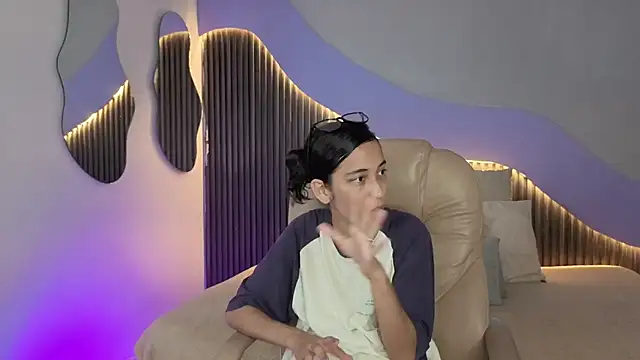 hot little bunny online show from April 2026 09:06:02 PM